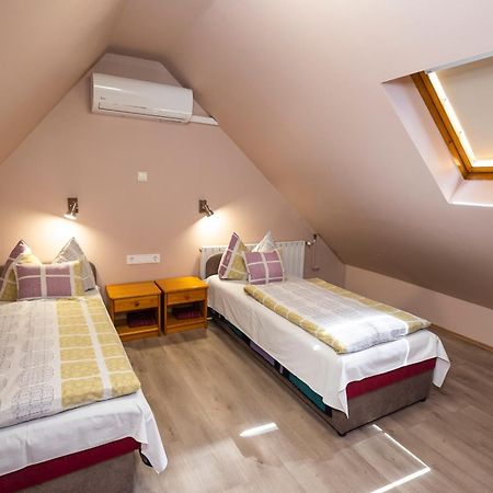 Cecey Apartman Eger Exterior foto