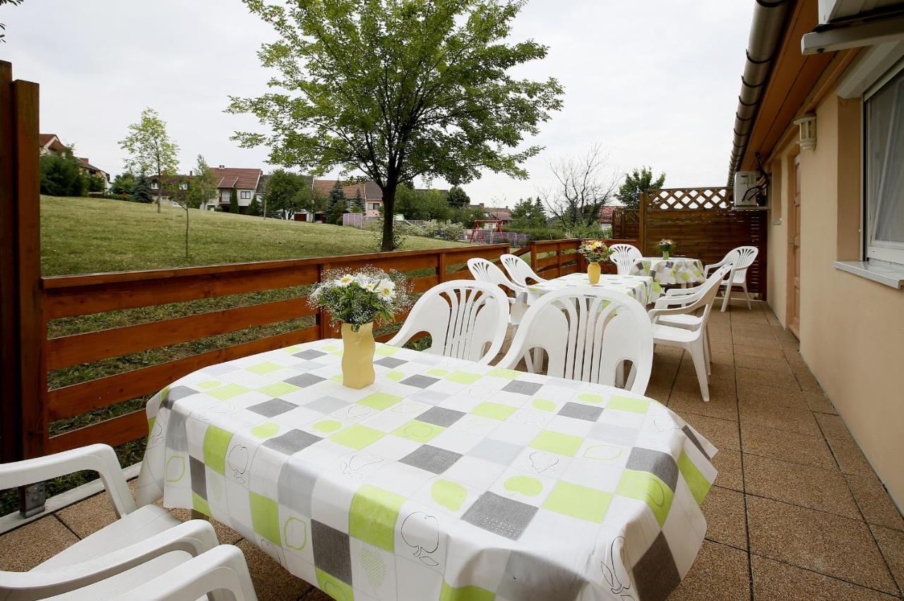 Cecey Apartman Eger Exterior foto